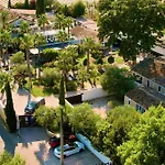Nocleg ze śniadaniem Mas La Farelle D'hote,fitness & Salle De Jeux Gratuite & En Supplement