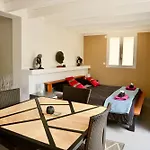 Nocleg ze śniadaniem Mas La Farelle D'hote,fitness & Salle De Jeux Gratuite & En Supplement Nîmes