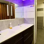 Oda ve Kahvaltı Mas La Farelle D'hote,fitness & Salle De Jeux Gratuite & En Supplement Nîmes