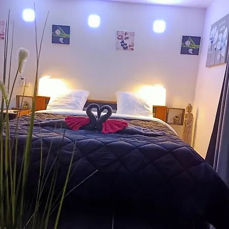 Mas La Farelle D'hote,fitness & Salle De Jeux Gratuite & En Supplement Nocleg ze śniadaniem