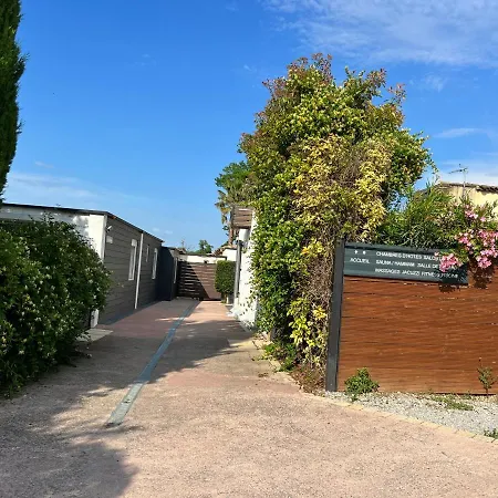 Nocleg ze śniadaniem Mas La Farelle D'hote,fitness & Salle De Jeux Gratuite & En Supplement Nîmes