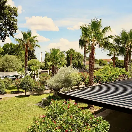 Mas La Farelle D'hote,fitness&salle De Jeux Gratuite&spa En Supplément Bed and breakfast Nimes