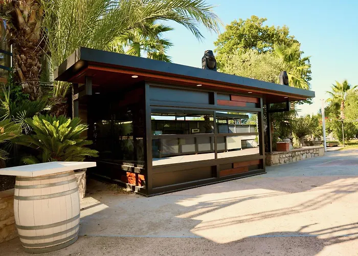 Mas La Farelle D'hote,fitness&salle De Jeux Gratuite&spa En Supplément 4*