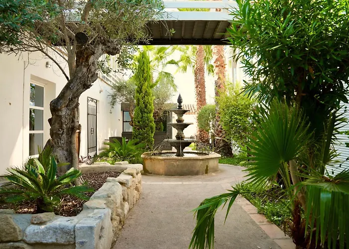 Mas La Farelle D'hote,fitness&salle De Jeux Gratuite&spa En Supplément Bed and breakfast 4*